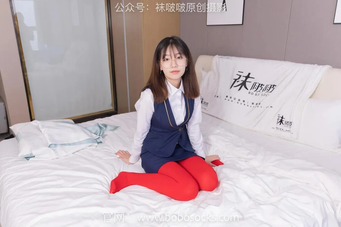[BoBoSocks袜啵啵]NO.132 小甜豆-aj1板鞋、蓝色短靴、厚黑丝、厚红丝 [145P]插图